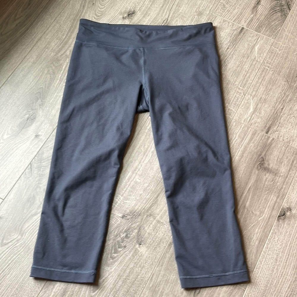 Under Amour Gray  Activewear Capri Legging with inside pocket